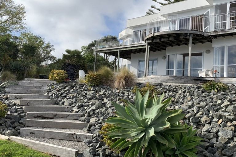 Photo of property in 17 Maori Hut Road, Red Beach, 0932