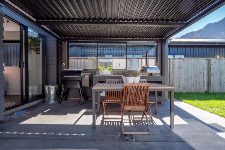 Photo of property in 11 Howden Drive, Jacks Point, 9371