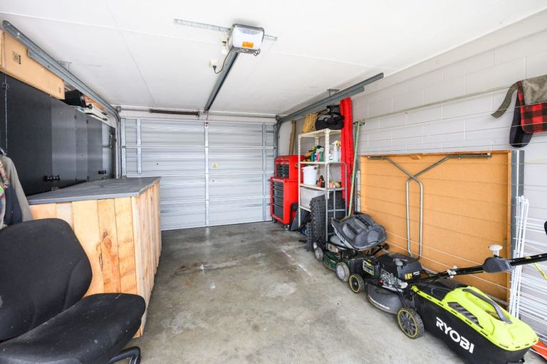 Photo of property in 6 Grange Place, Milson, Palmerston North, 4414