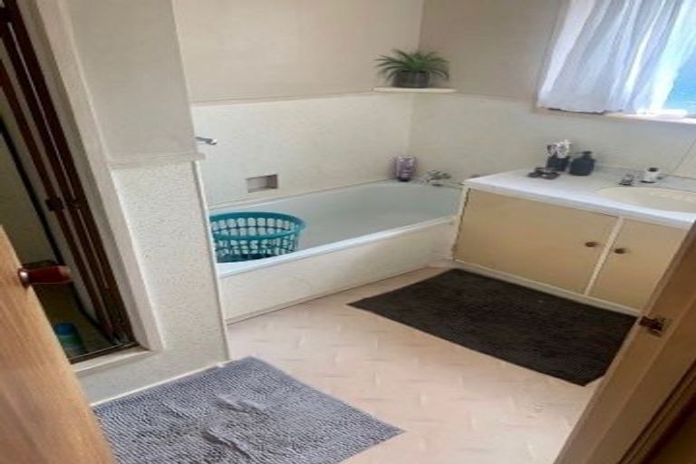 Photo of property in 2/13 Hoteo Avenue, Papatoetoe, Auckland, 2025