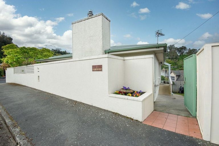 Photo of property in 1 Colquhoun Street, Glenross, Dunedin, 9011