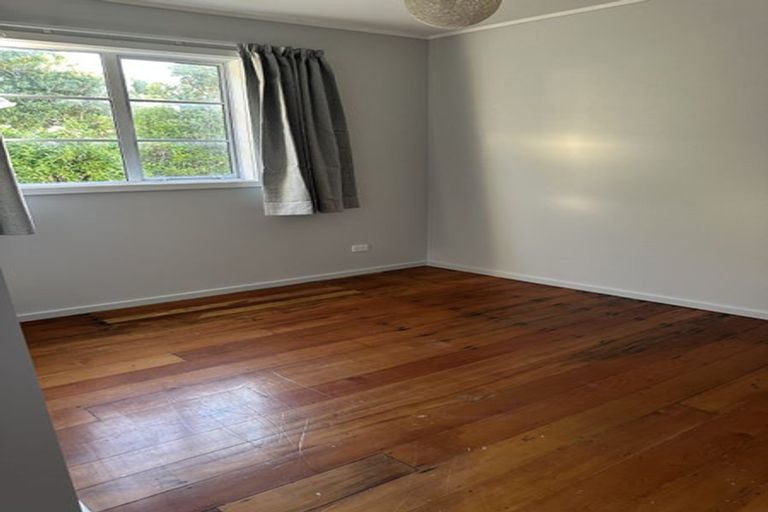 Photo of property in 90 Stokes Valley Road, Stokes Valley, Lower Hutt, 5019