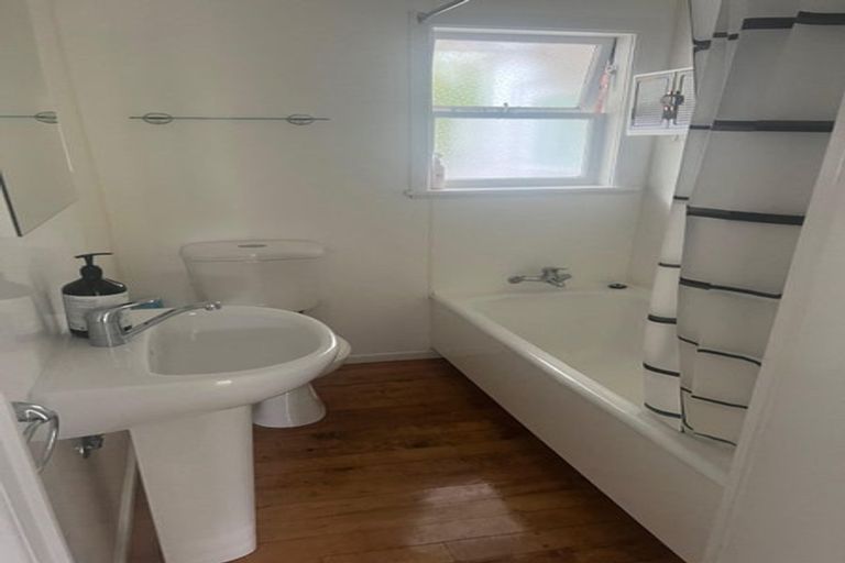 Photo of property in 3/375 Lake Road, Hauraki, Auckland, 0622