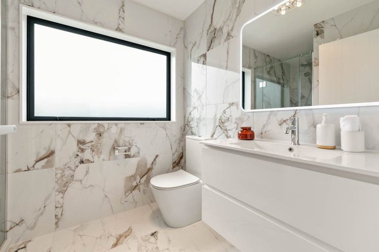 Photo of property in 90a Seymour Road, Sunnyvale, Auckland, 0612