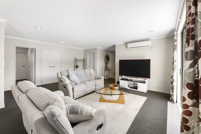 Photo of property in 10 Butterworth Crescent, Papamoa Beach, Papamoa, 3118