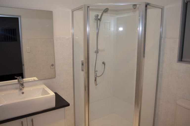 Photo of property in 33 Edgewood Way, Henderson, Auckland, 0612