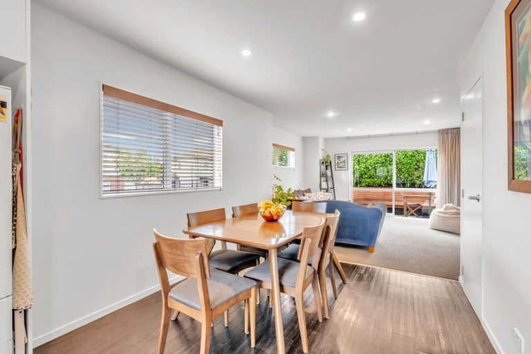 Photo of property in 33 Apple Orchard Way, Sunnyvale, Auckland, 0612