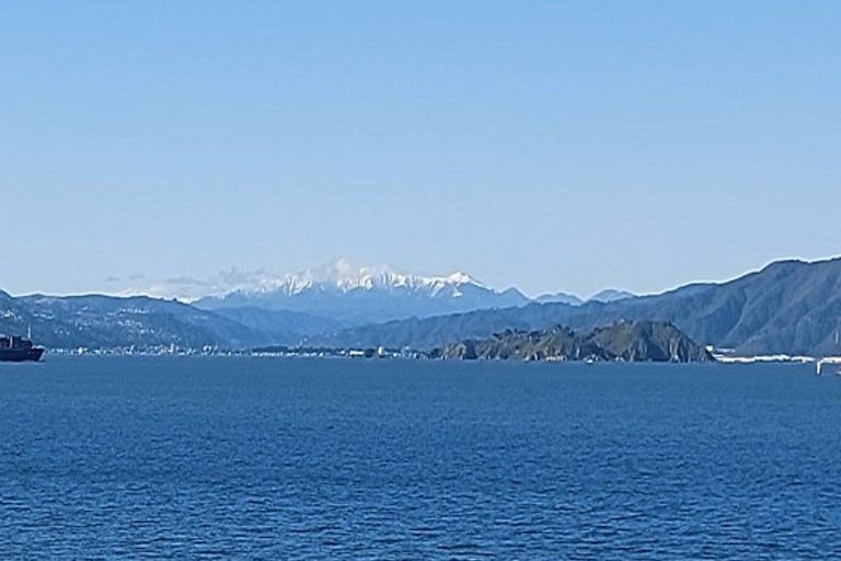 Photo of property in 2/148 Evans Bay Parade, Roseneath, Wellington, 6021