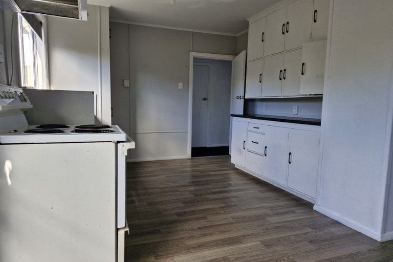 Photo of property in 20 Cook Street, Marfell, New Plymouth, 4310