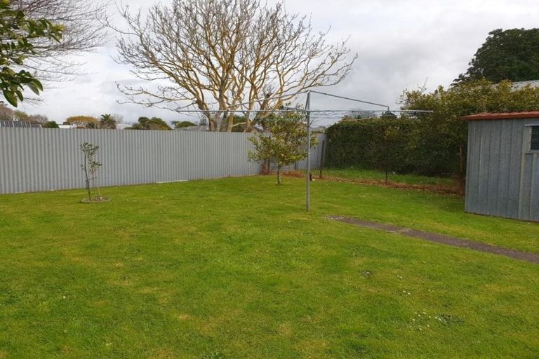 Photo of property in 14 Karaka Street, Merrilands, New Plymouth, 4312