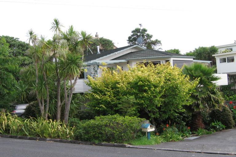 Photo of property in 1/9 Park Rise, Campbells Bay, Auckland, 0630