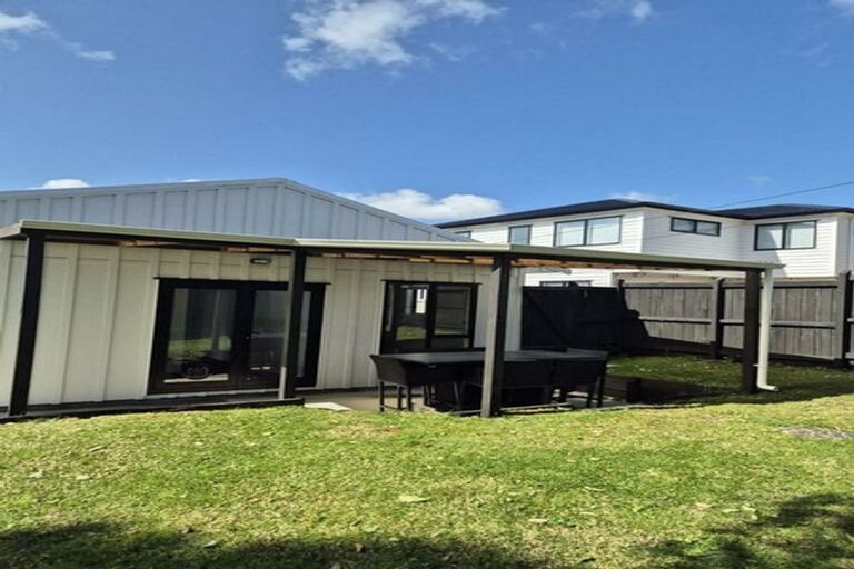 Photo of property in 1/31a Colwill Road, Massey, Auckland, 0614