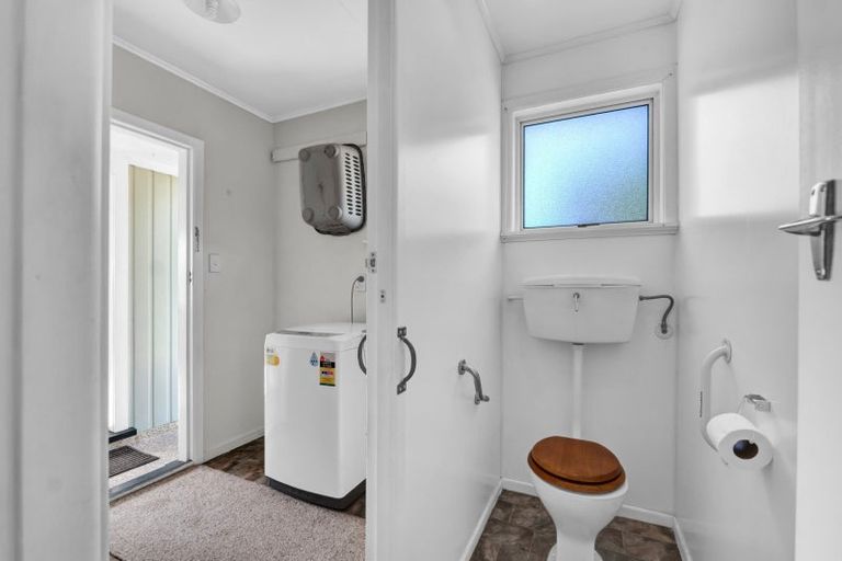 Photo of property in 9 Kowhai Street, Strandon, New Plymouth, 4312