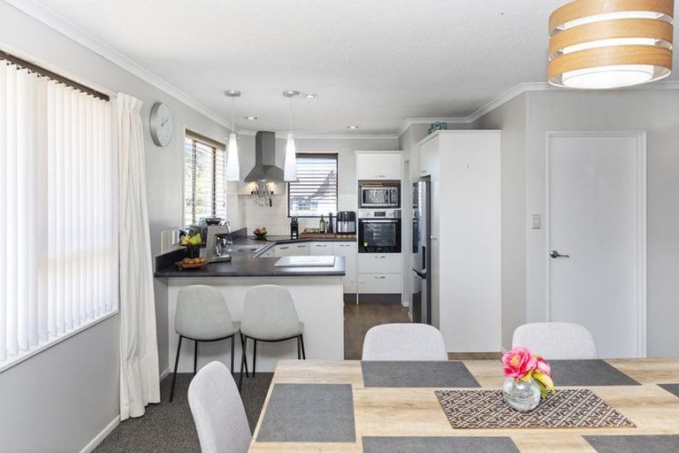 Photo of property in 4 Sonning Place, Redwood, Christchurch, 8051