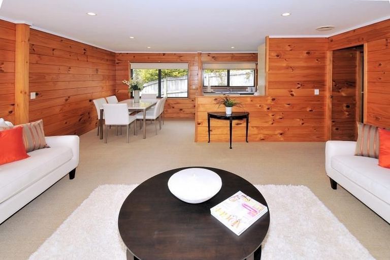 Photo of property in 2/73 Balmain Road, Birkenhead, Auckland, 0626