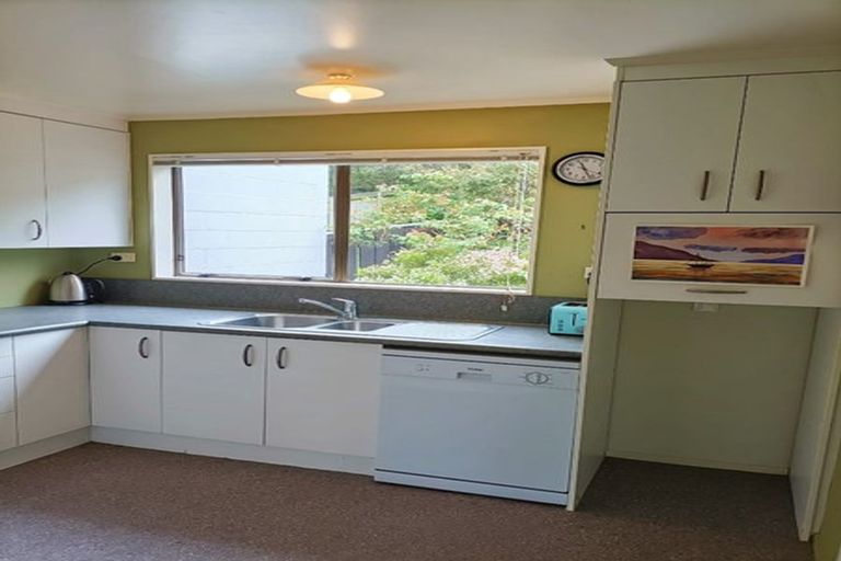 Photo of property in 4 Makatote Grove, Churton Park, Wellington, 6037