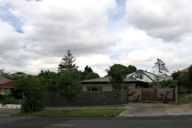 Photo of property in 108a Kiwi Road, Point Chevalier, Auckland, 1022