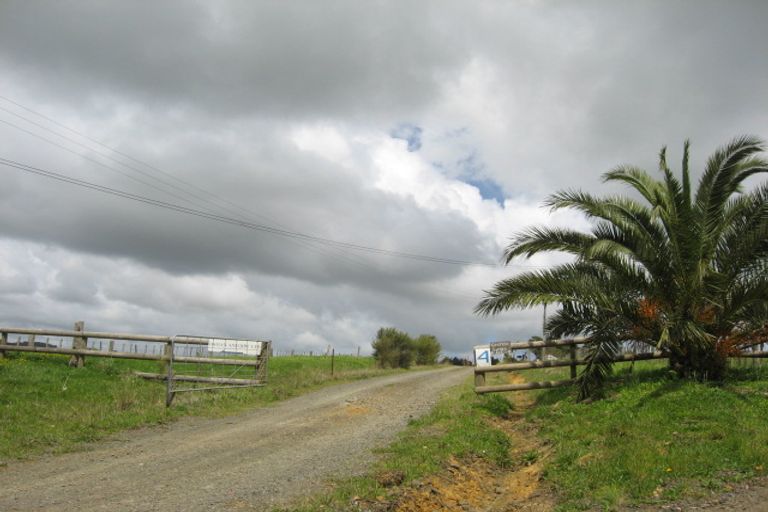 Photo of property in 4 Worrall Road, Kumeu, 0891
