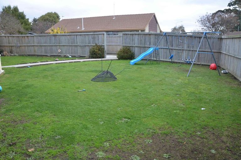 Photo of property in 12 Mchaffies Place, Wainoni, Christchurch, 8061