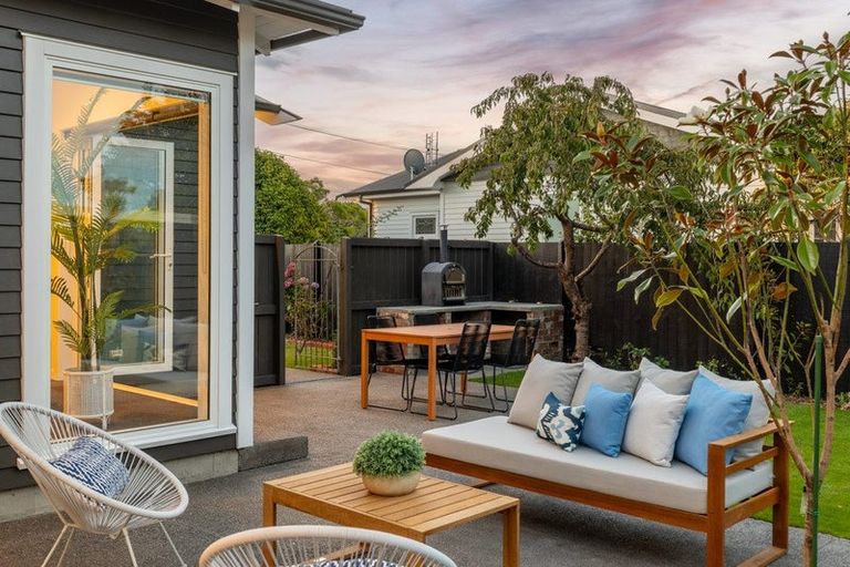 Photo of property in 106 Stapletons Road, Richmond, Christchurch, 8013