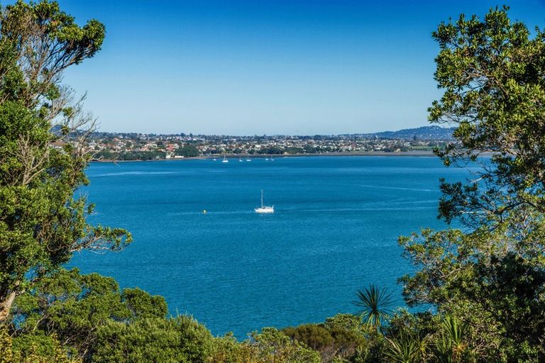 Photo of property in 16 Tizard Road, Birkenhead, Auckland, 0626