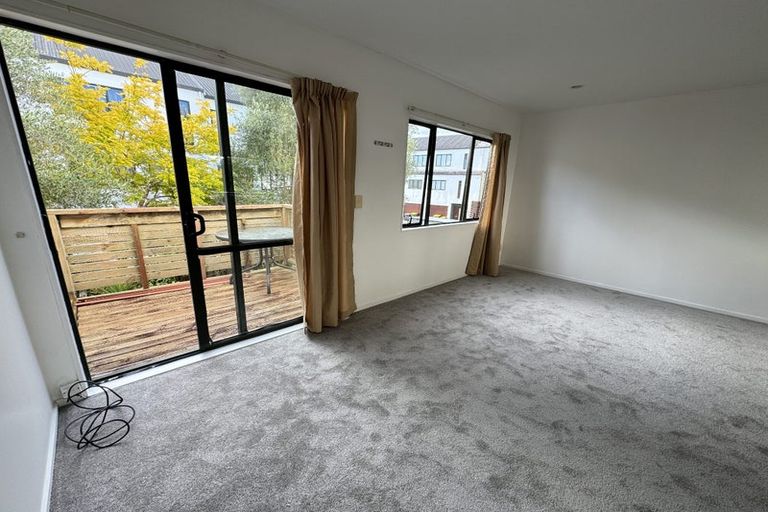 Photo of property in Lynn Park Terrace, 26/12 Ambrico Place, New Lynn, Auckland, 0600