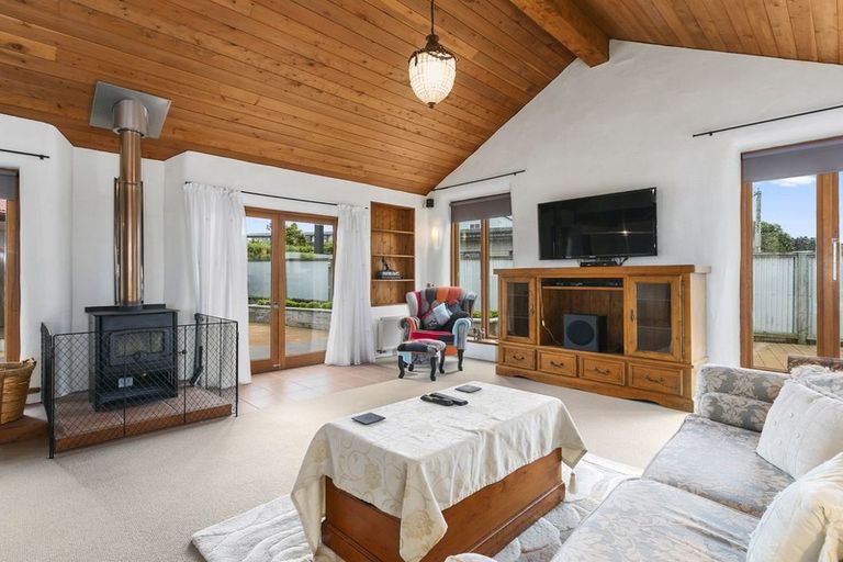 Photo of property in 32 Bath Street, Brighton, Dunedin, 9035