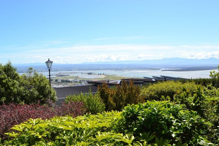 Photo of property in 2 Commodore Place, Britannia Heights, Nelson, 7010
