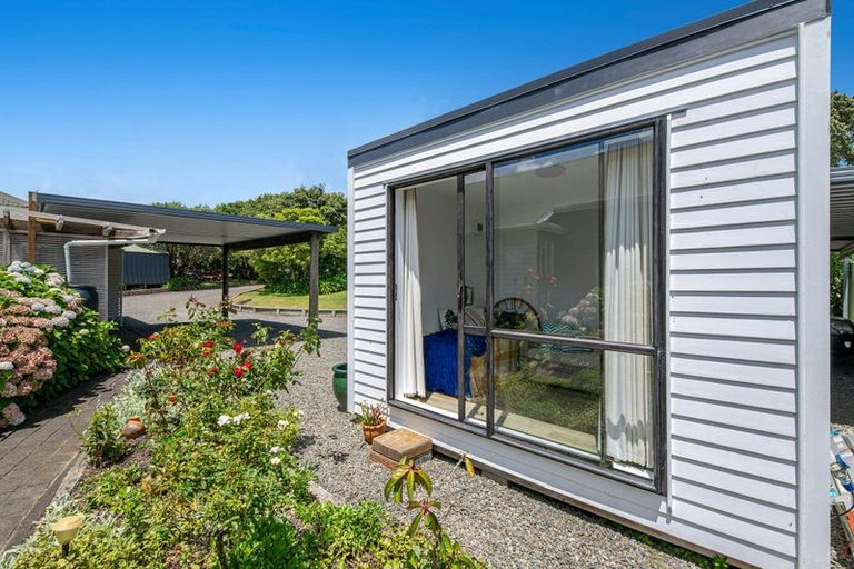 Photo of property in 154 Te Kanae Road, South Head, Helensville, 0874