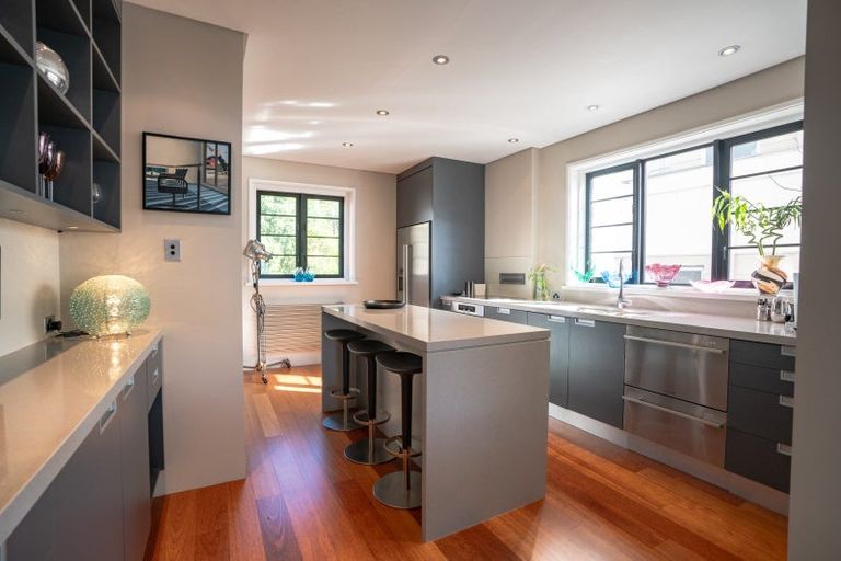 Photo of property in Broadwater Apartments, 214 Oriental Parade, Oriental Bay, Wellington, 6011