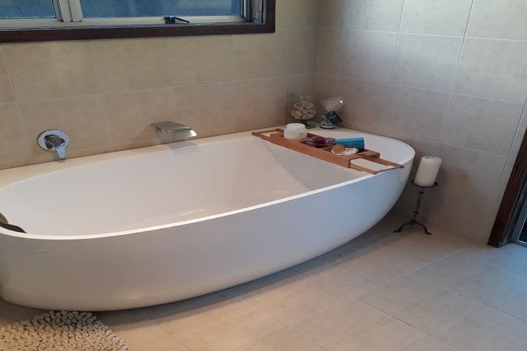 Photo of property in 72 Mountain Road, Western Heights, Rotorua, 3015