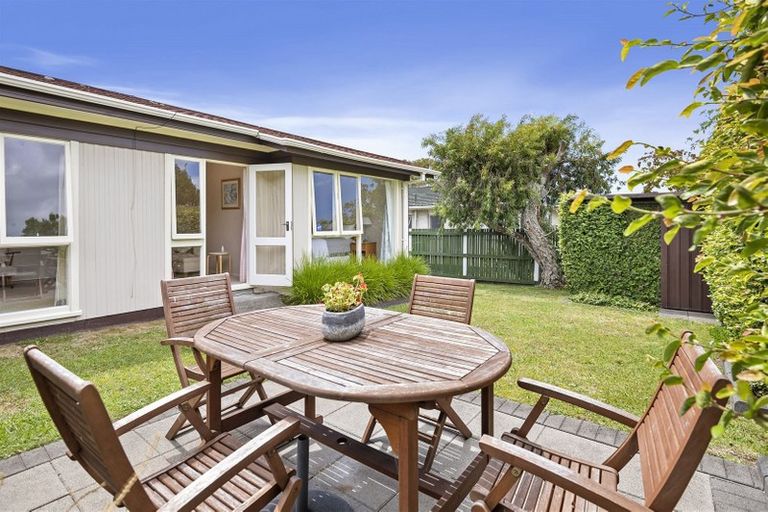 Photo of property in 8a Levaut Place, Half Moon Bay, Auckland, 2012