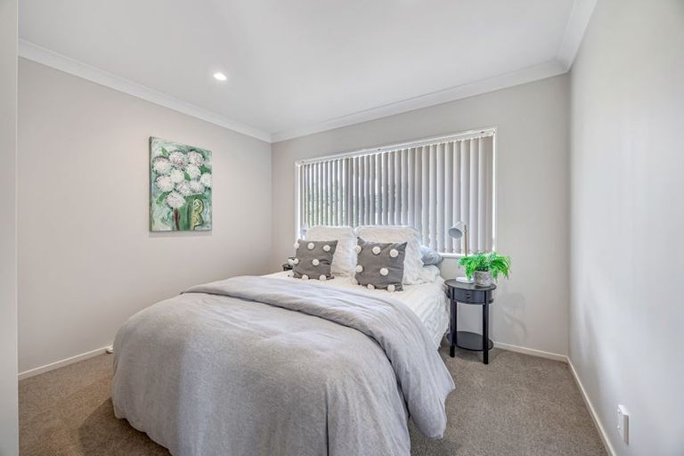 Photo of property in 16 Tornado Place, West Harbour, Auckland, 0618