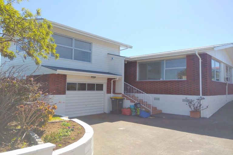 Photo of property in 9 Riversdale Drive, Merrilands, New Plymouth, 4312