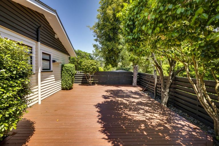 Photo of property in 23 Kent Terrace, Taradale, Napier, 4112