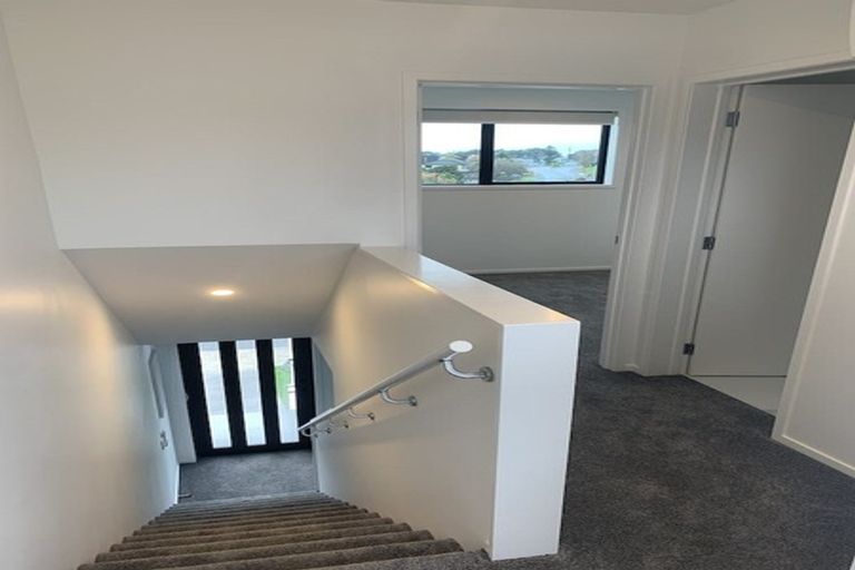 Photo of property in 1/2 Jadewynn Drive, Massey, Auckland, 0614