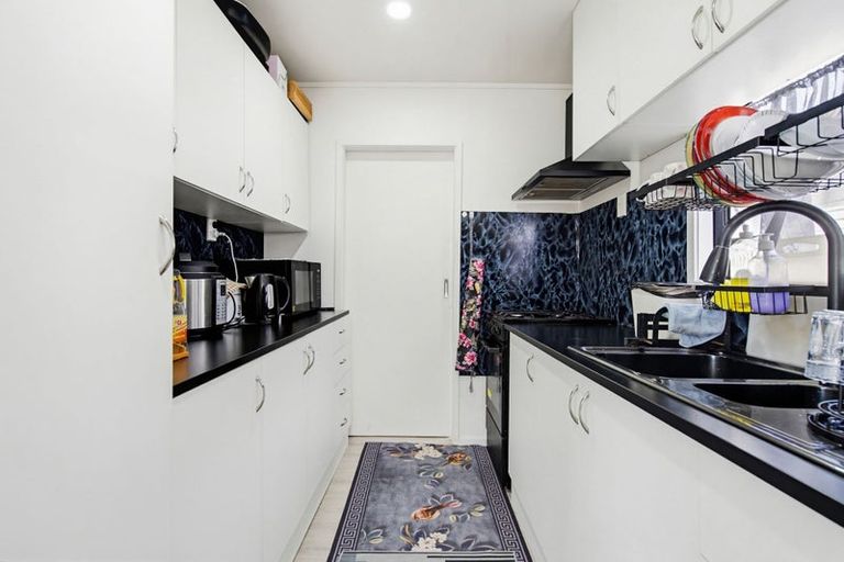 Photo of property in 2/31 Solveig Place, Randwick Park, Auckland, 2105