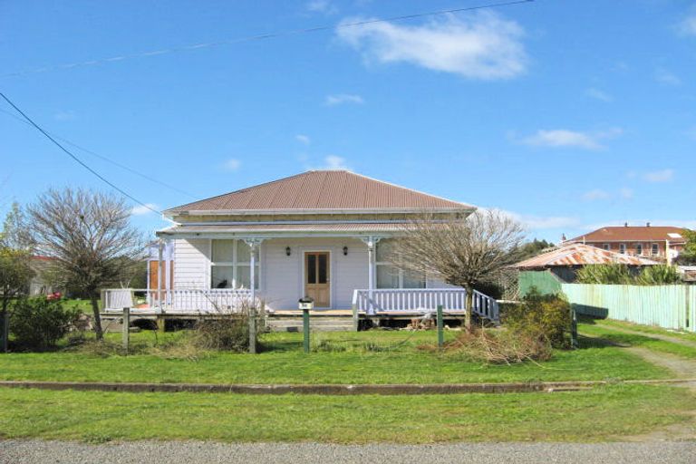 Photo of property in 38 Walter Street, Takapau, 4203