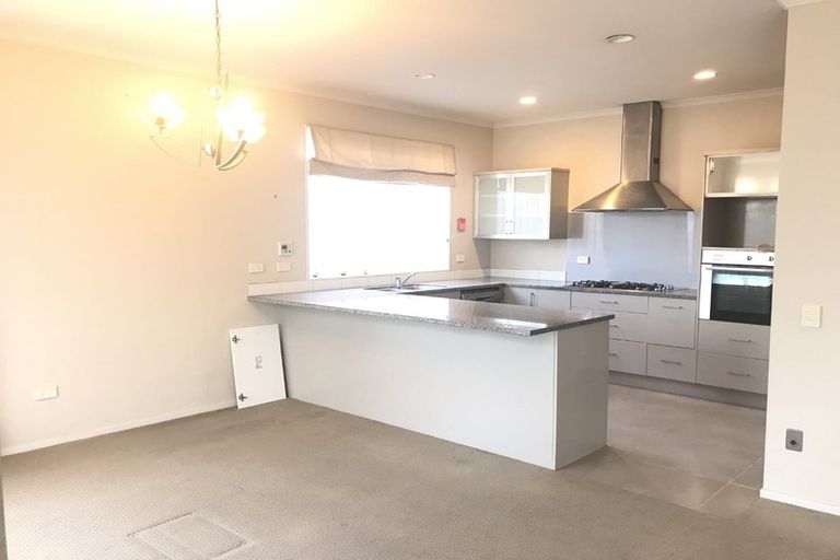 Photo of property in 12 Seresin Crescent, Flat Bush, Auckland, 2016