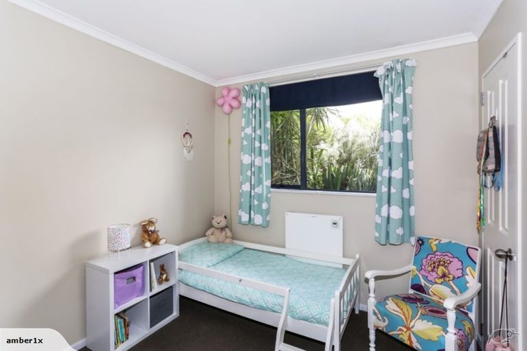 Photo of property in 13 Kathleen Reece Place, Waiuku, 2123