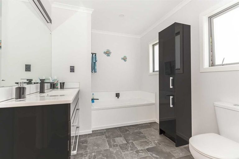 Photo of property in 11 Deptford Lane, Whitby, Porirua, 5024