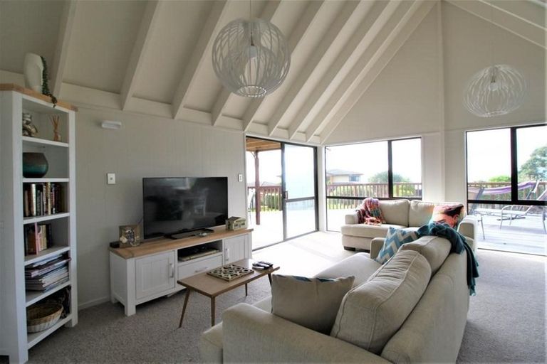 Photo of property in 11 Kon Tiki Road, Whiritoa, Whangamata, 3691