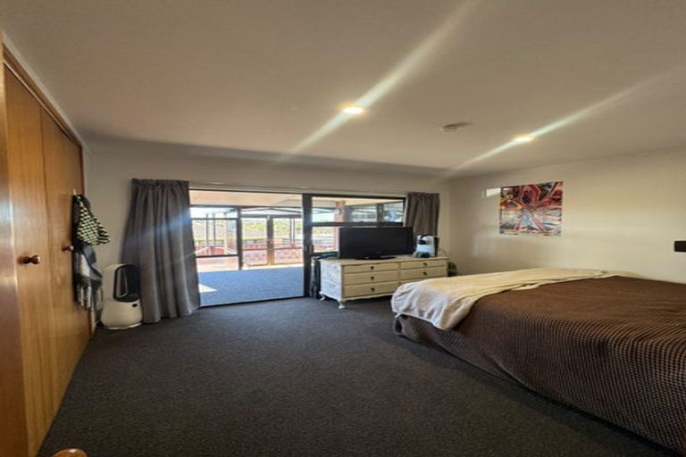 Photo of property in 2/21 White Heron Drive, Massey, Auckland, 0614