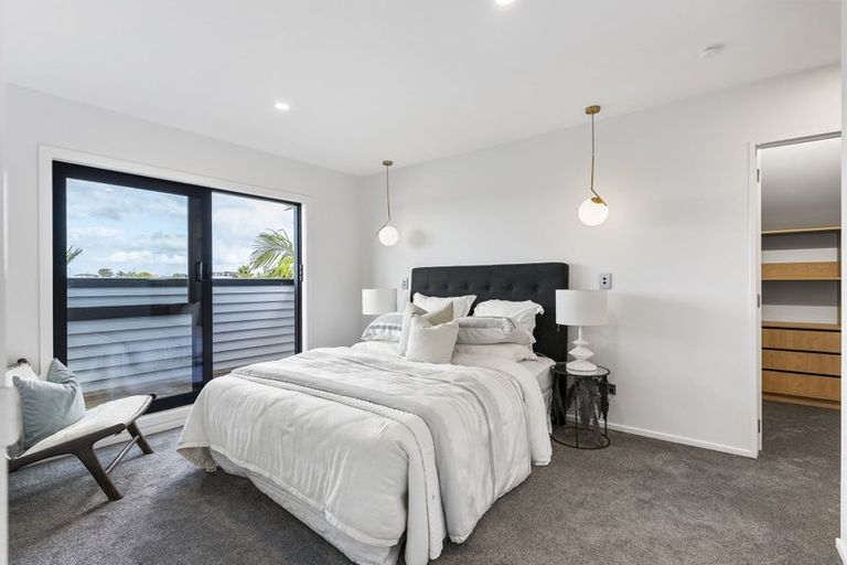 Photo of property in 1/47 Deep Creek Road, Waiake, Auckland, 0630