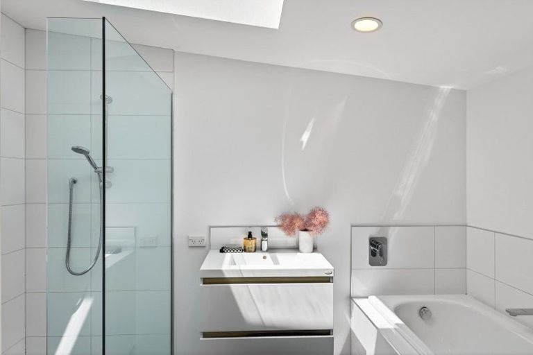 Photo of property in 1 Denholm Road, Hospital Hill, Napier, 4110