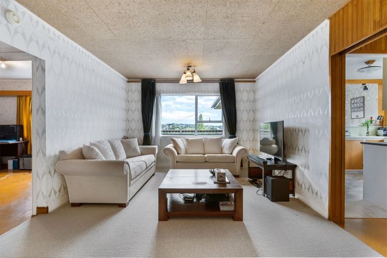 Photo of property in 582 Beach Road, Rothesay Bay, Auckland, 0630