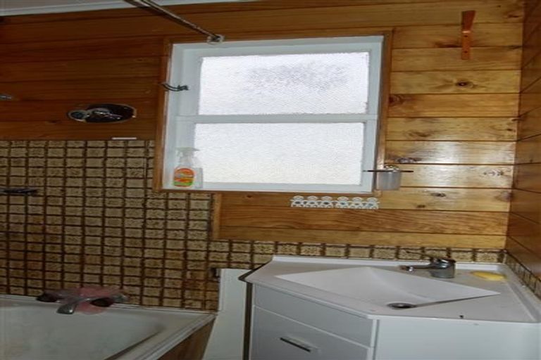 Photo of property in 3 Shearer Crescent, Naenae, Lower Hutt, 5011