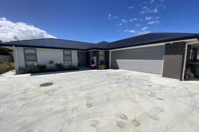 Photo of property in 36a Queenwood Road, Levin, 5510