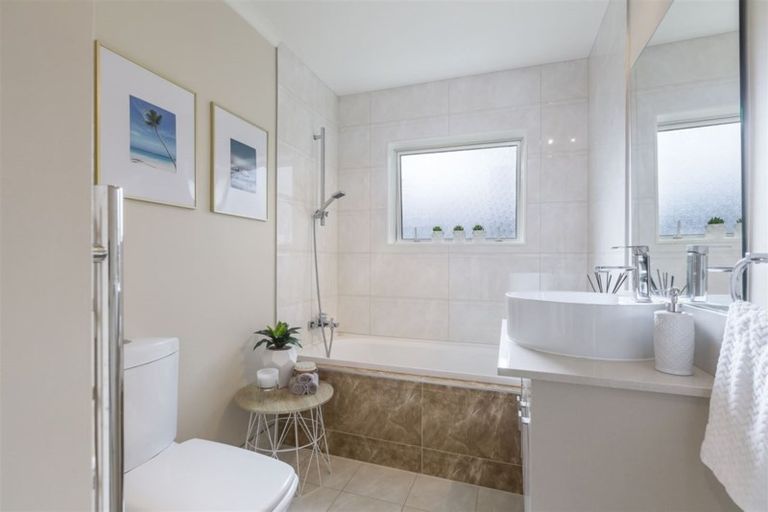 Photo of property in 82f Verbena Road, Birkdale, Auckland, 0626