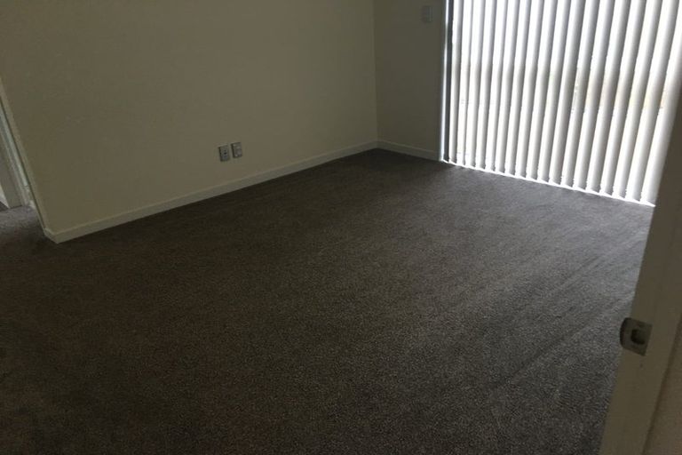 Photo of property in 8 Tawa Place, Orewa, 0931